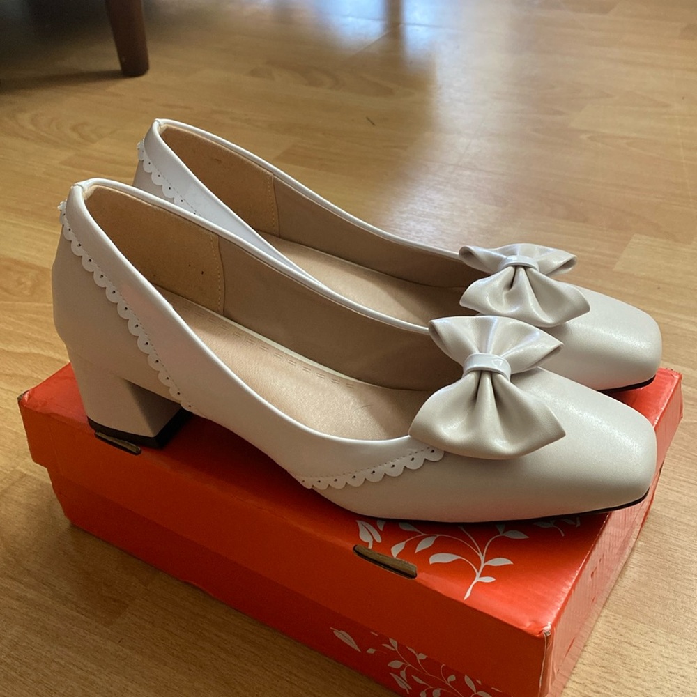 Mary Jane pumps